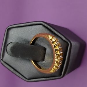 Gold Tone Unisex Dressy Ring Band Clear Sparkling Stones Size 9